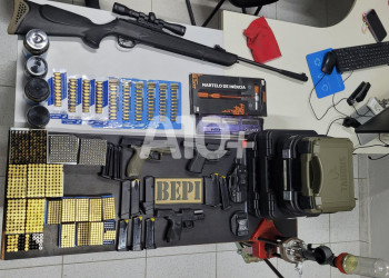 Em Parnaíba, polícia apreende arsenal de armas de suspeito de matar vereador e ex-companheira