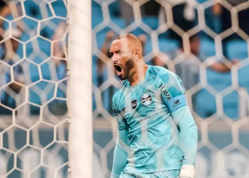 ‘Não foi para mostrar nada,’ disfarça Weverton. Mas a espetacular atuação travou o Palmeiras contra o Flamengo