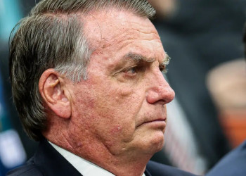 Bolsonaro nega à PF contato com governo Trump para buscar sanções