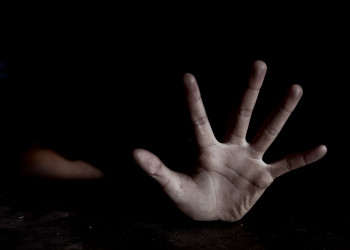 Homem que tentou matar ex é condenado a 11 anos de prisão; vítima tentou protegê-lo assumindo a culpa pelo crime