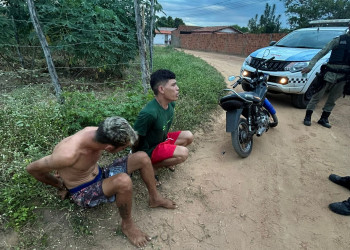 Tio e sobrinho são presos após brigarem armados com foice e facão no interior do Piauí; PM flagrou moto adulterada