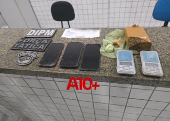 Polícia apreende drogas e celulares em residência no litoral do Piauí; suspeito conseguiu fugir