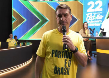 Ao lado da esposa, Flávio muda nome de canal na internet e promete conteúdo 24 horas