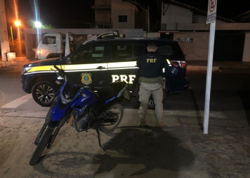 Motocicleta adulterada é apreendida pela PRF e homem é preso por receptação no Piauí