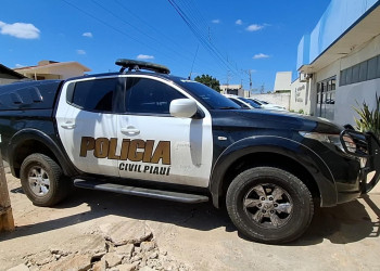 Homem é preso após atear fogo em casa e ameaçar a própria mãe de morte com uma faca no interior do Piauí