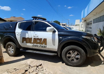 Homem é preso após atear fogo em casa e ameaçar a própria mãe de morte com uma faca no interior do Piauí