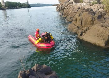 Mais um corpo é resgatado após queda de ponte; mortes chegam a 10