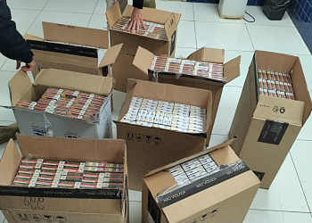 PRF prende motorista com 4 mil maços de cigarros sem comprovação fiscal na BR-402 no litoral do Piauí