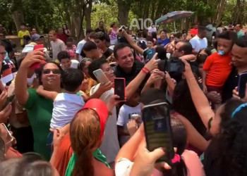 Em meio a boatos de candidatura, delegado Charles Pessoa é ovacionado em desfile de 7 de Setembro; VÍDEO!