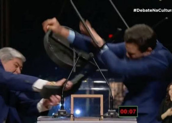 Datena agride Pablo Marçal com cadeirada durante debate em São Paulo; VÍDEO!