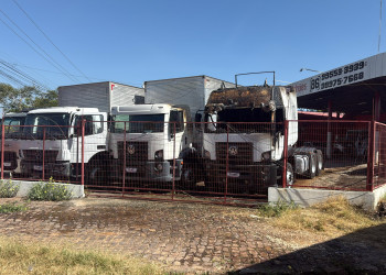 Incêndio atinge garagem de uma revendedora de caminhões na zona Sul de Teresina