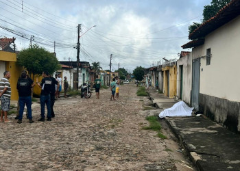 Advogado bate carro em muro, sai do veículo, e morre a 500 metros do acidente em Teresina