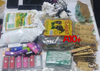 Adolescentes são apreendidos após tentarem entregar drogas e celulares para irmão preso na Major César, em Altos