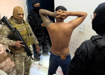 Polícia mira imóveis suspeitos de armazenar drogas e cumpre 21 mandados na zona Sul de Teresina