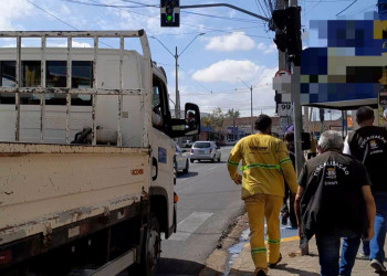 SDU Sul remove material de publicidade irregular durante fiscalização na zona Sul de Teresina