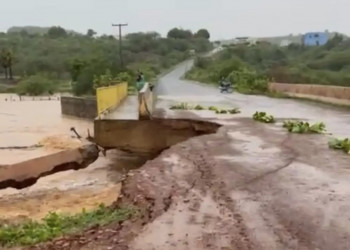 Prefeitura interdita ponte por risco de desabamento com fortes chuvas no interior do Piauí