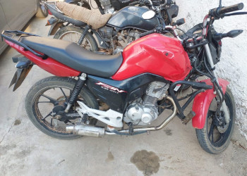 Jovem que praticava “grau” e pilotava veículo sem habilitação é preso pela polícia no Piauí