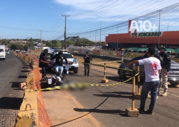 Homem cai de moto e tem cabeça esmagada por caminhão na zona Leste de Teresina