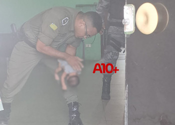 Bebê engasgado com leite é salvo por policial militar na zona Sul de Teresina
