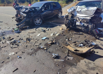 Grave acidente: colisão frontal entre carros deixa três pessoas feridas em Cristino Castro, Piauí