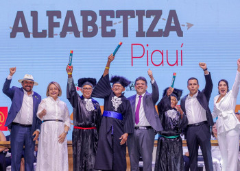 “Não podemos deixar ninguém para trás”, afirma Rafael Fonteles em formatura de mil adultos e idosos pelo Alfabetiza Piauí