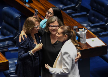 Governo conta com ao menos cinco votos da oposição para aprovar fim da escala 6x1