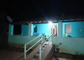 Família é mantida refém e tem cerca de R$ 90 mil roubados por criminosos encapuzados e armados no Piauí