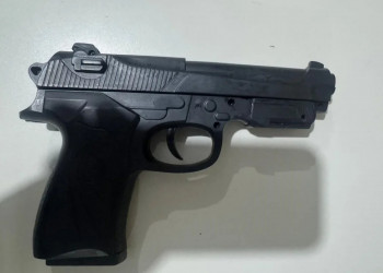 Suspeito intimidar clientes de comércio com simulacro de arma de fogo é preso no Piauí