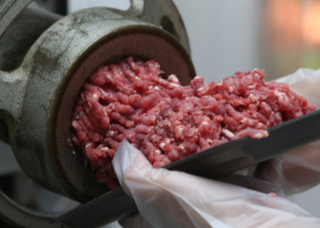 UE diz que suspenderá importações de carne do Brasil a partir de 3 de setembro