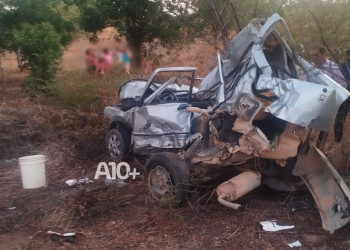 Homem morre após ficar preso às ferragens em colisão frontal entre carro e caminhão na BR 316, Piauí