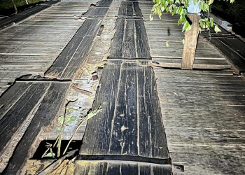 Ponte de madeira com risco de desmoronamento é interditada parcialmente pela PRF na BR-222, Piauí
