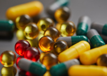 Aluna da Uespi desenvolve projeto de pesquisa para descoberta de novos medicamentos