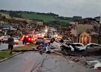 Ciclone causa destruição, deixa 4 mortos e 400 feridos no Paraná