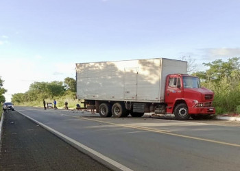 Acidente entre dois carros e um caminhão deixa sete pessoas feridas no interior do Piauí