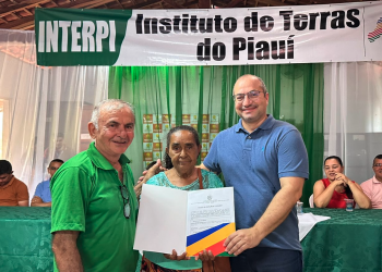 Interpi entrega cerca de 500 títulos de terras para famílias da zona Rural de Teresina