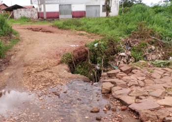 População denuncia atraso em obras e ruas esburacadas e sem saneamento básico em Amarante, no Piauí; ASSISTA!