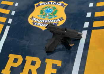Trio suspeito de participar de sequestro de caminhoneiro no Piauí é preso pela PRF por porte ilegal de arma de fogo
