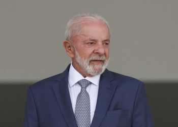 “Graças a Deus temos a China”, diz Lula em entrevista a revista americana