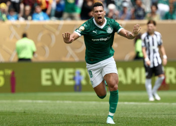 Paulinho decide na prorrogação, Palmeiras elimina o Botafogo e avança no Mundial