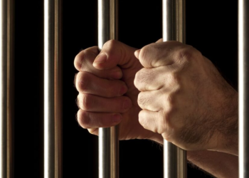 Após 11 anos, homem que matou outro a tiros na frente da casa da própria mãe é condenado a 19 anos de cadeia no Piauí