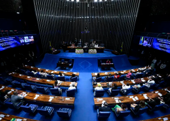 Senado aprova PEC dos Precatórios com novas regras e alívio para estados e municípios