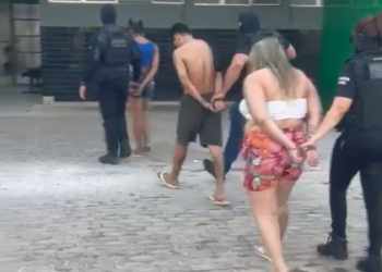 Trio é preso por tráfico de drogas no litoral do Piauí; casal mantinha boca de fumo em casa há 1 ano, diz PC