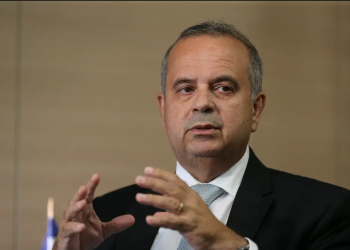 Oposição defende que presidente Lula desça do palanque e negocie com os EUA