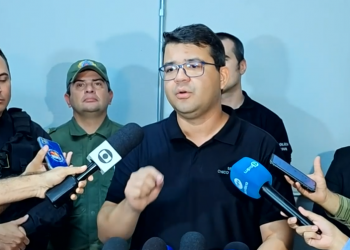Após morte de adolescente em escola, Chico Lucas anuncia fim da Delegacia do Menor e critica justiça por lentidão no julgamento de infratores no Piauí