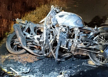 Grave acidente entre motocicletas deixa um morto no Piauí; veículos pegaram fogo após colisão
