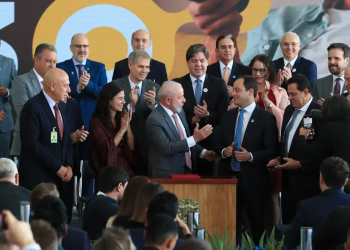 Presidente Lula assina decreto da TV 3.0; novo sistema deve começar em 2026