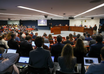 Com 2 a 0 pela condenação, julgamento de Bolsonaro e aliados no STF chega ao 4º dia