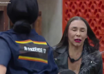 A Fazenda 17: Rayane se irrita e joga água na piauiense Yoná; VÍDEO!