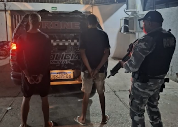 Jovem é preso e adolescente apreendido após assalto à mão armada em Teresina