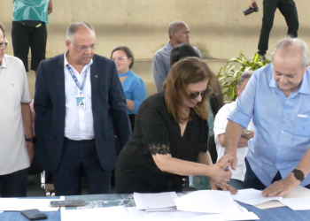 Prefeito assina ordem de serviço para obras da galeria do Torquato Neto, zona Sul de Teresina
